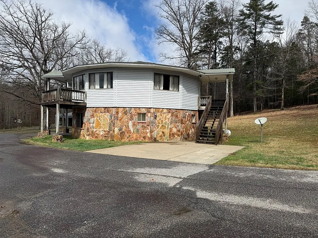Building Photo - 526 Red Bush School Rd