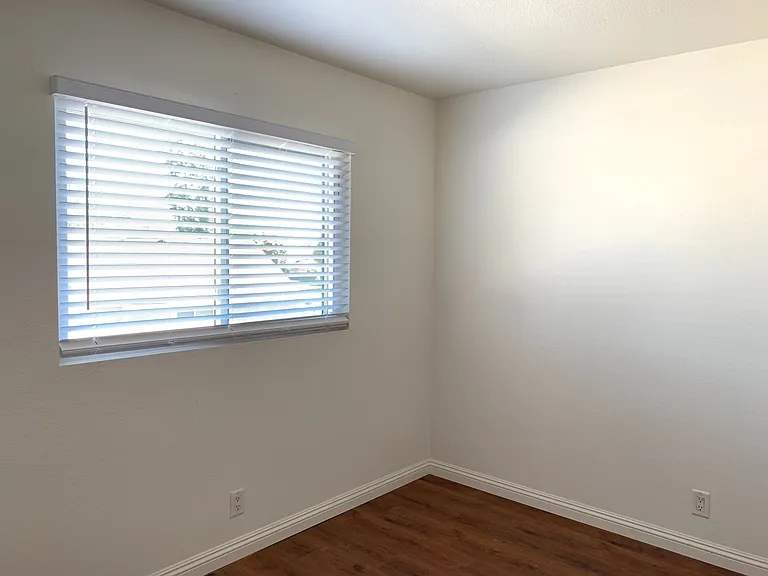 1418 N Elderberry Ave — Photo 8