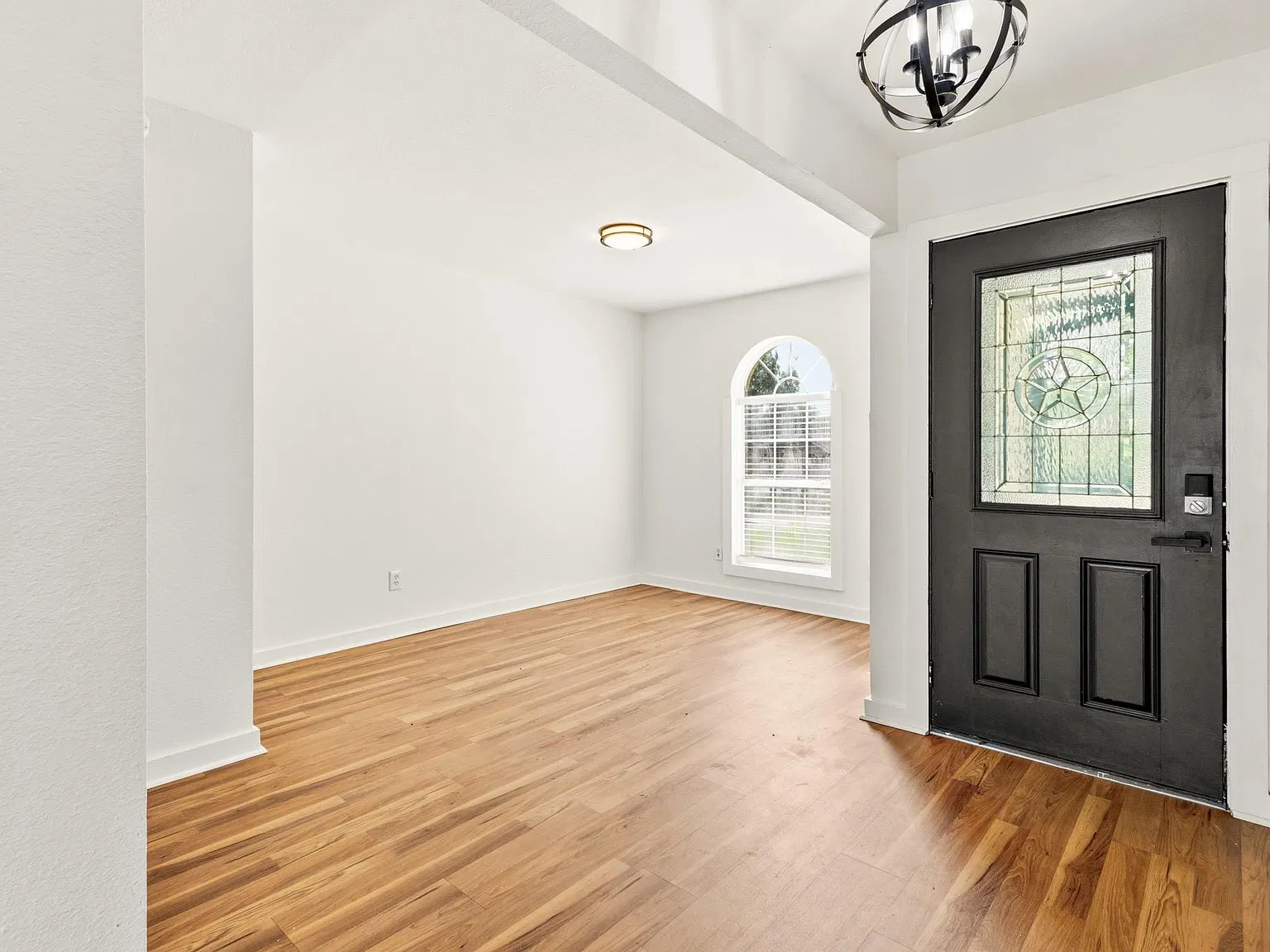 4 bed, 1447 sqft, $2,450 — Photo 2