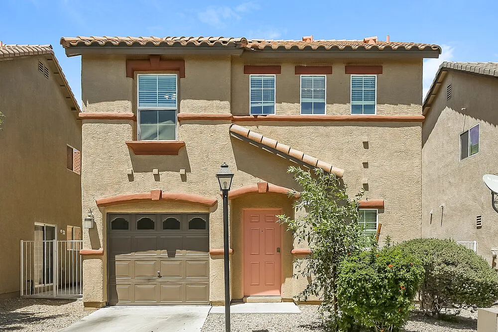 3 bed, 2.5 bath, 1480 sqft, $2,620 — Photo 1