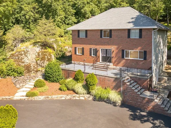 12 Parkway Dr, Saugus, MA 01906