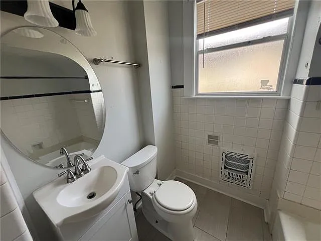2 bed, 1.0 bath, 749 sqft, $1,300 — Photo 4