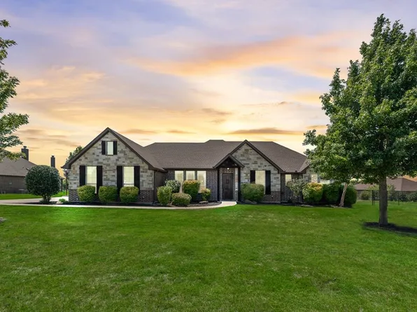 421 Walker Ct S, Waxahachie, TX 75167