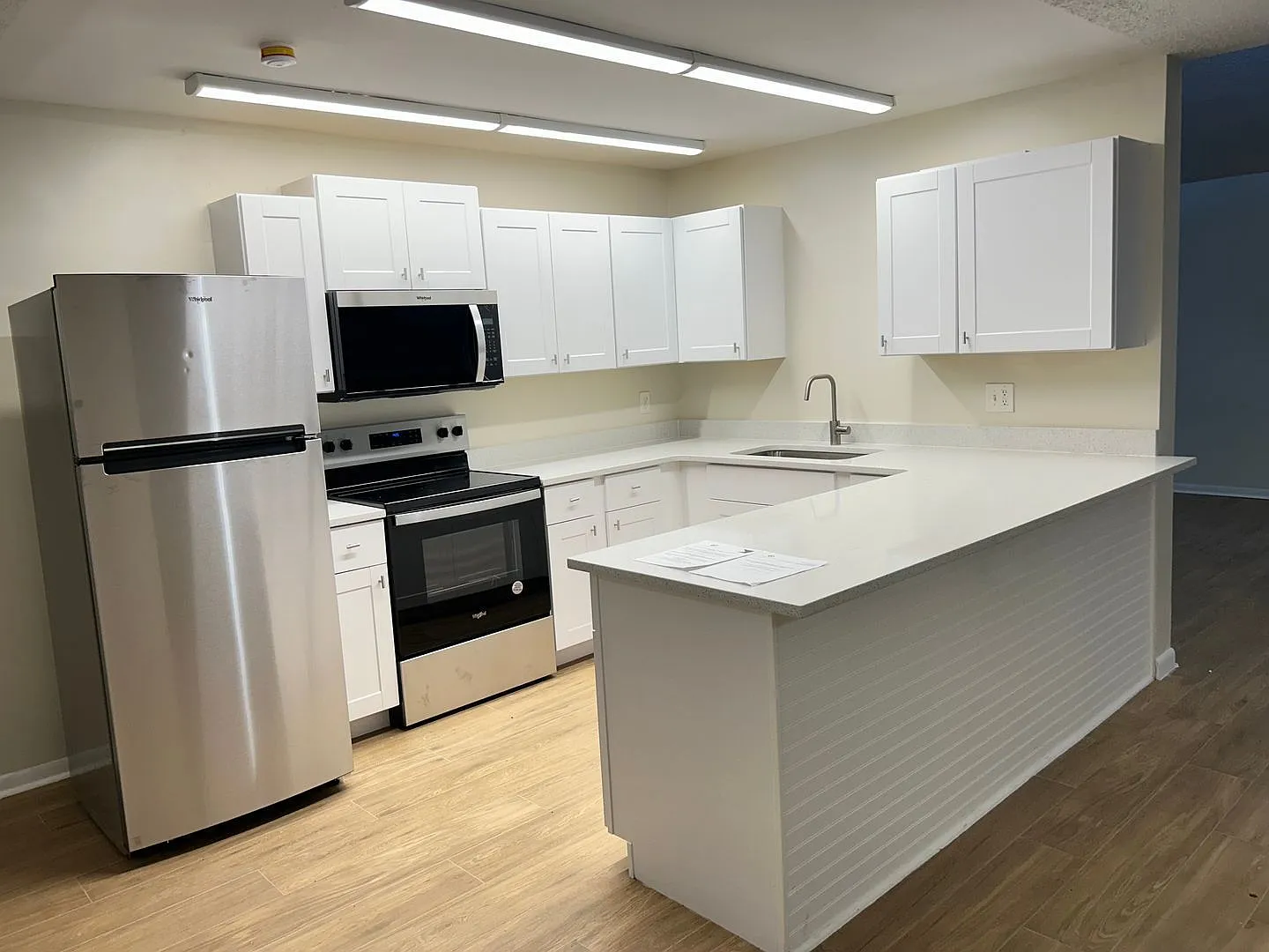 3 bed, 2.0 bath, 1467 sqft, $2,200 — Photo 3