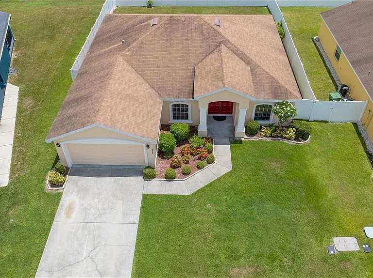 6518 Crescent Loop — Photo 1