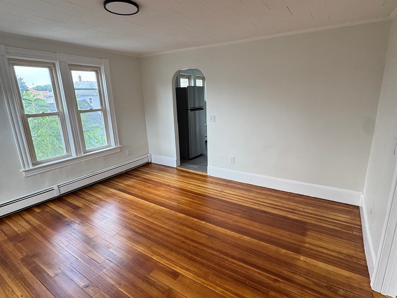 3 bed, 1000 sqft, $1,700 — Photo 2
