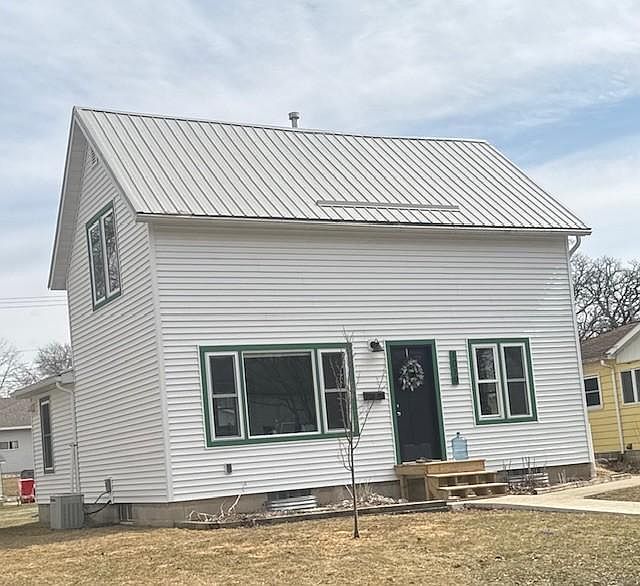 2nd image of 1019 Irving St