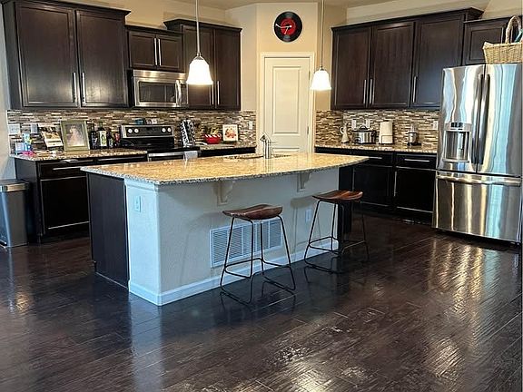 3rd image of 5528 W 73rd Pl