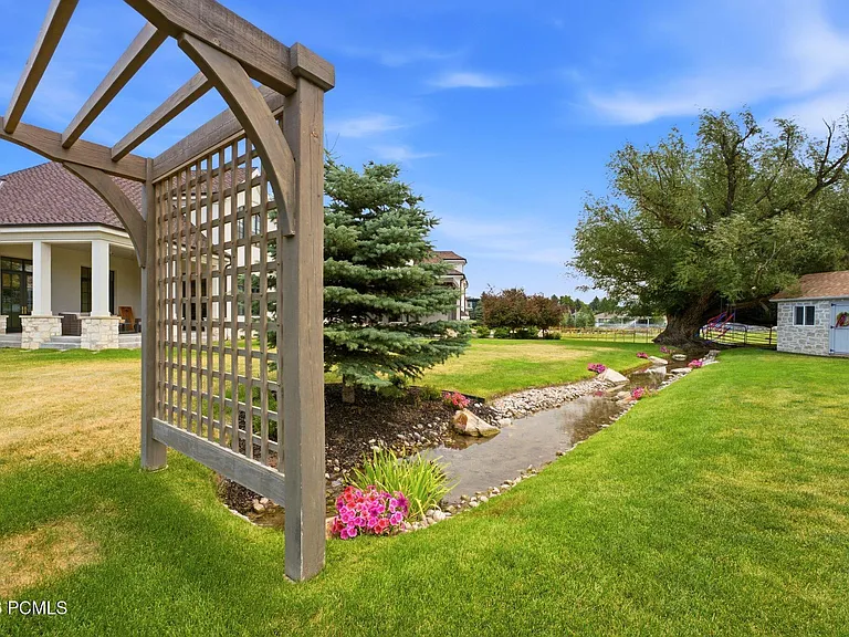71 W Farm Springs Ln — Photo 82