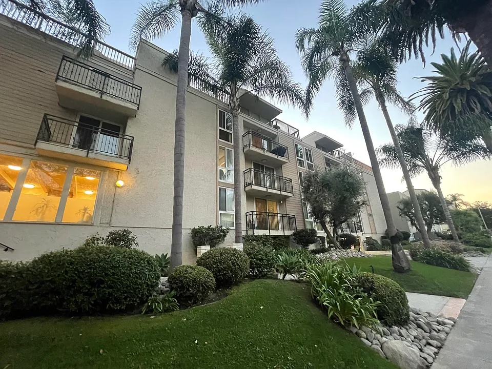 1885 Veteran Ave #206