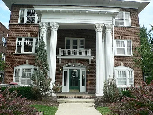 1560 E. Broad St. Photo 1