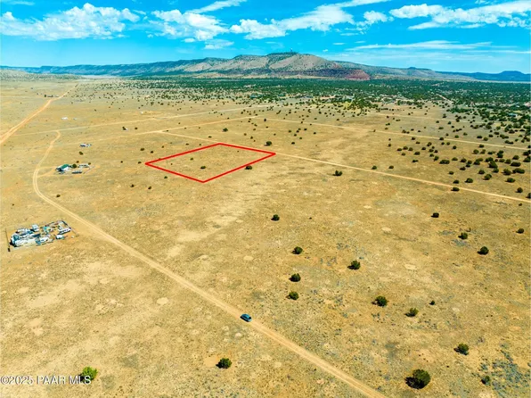 53356 N Saddle Rock Dr, Seligman, AZ 86337