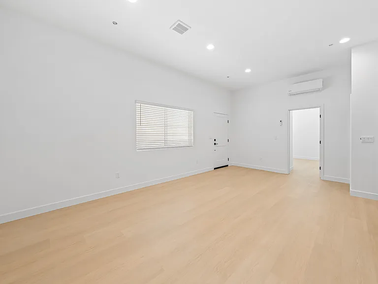 131 Diana St #13 — Photo 10
