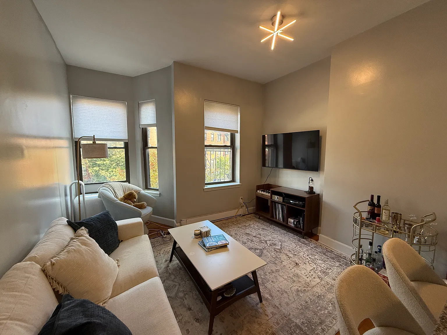 3 bed, $5,950 — Photo 3