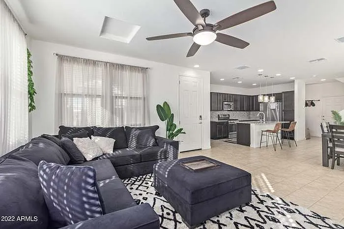 5811 W Warner St — Photo 3