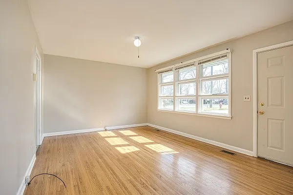 Building Photo - 3615 Floral Dr