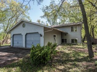 1607 Goodview Ave N, Oakdale, MN 55128
