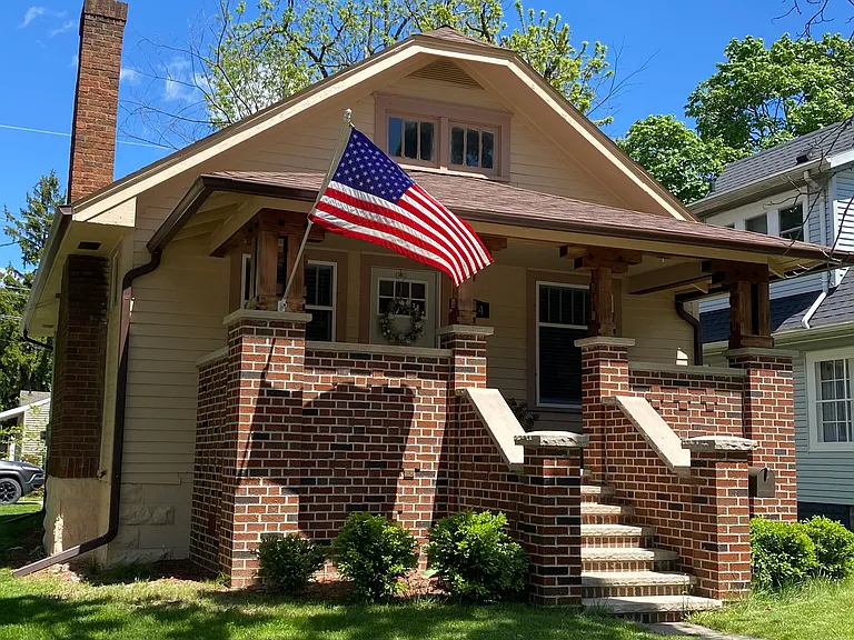1624 N Genesee Dr — Photo 1