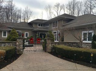 210 Saint Andrews Ln, Aurora, OH 44202