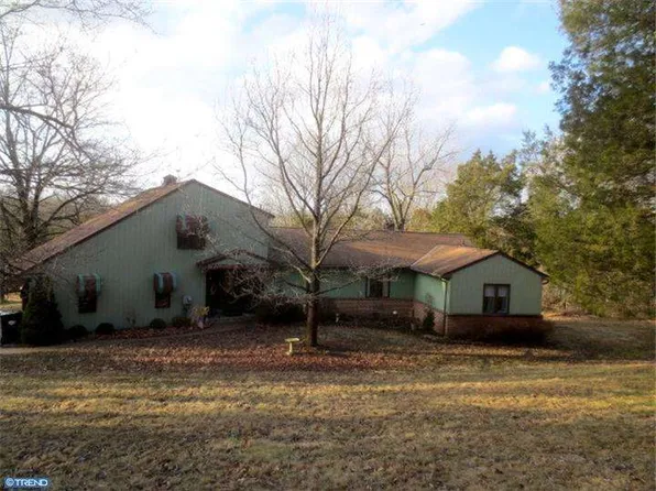 645 Bergeys Mill Rd, Schwenksville, PA 19473