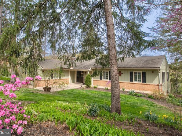 110 Clubhouse Dr, Bernville, PA 19506