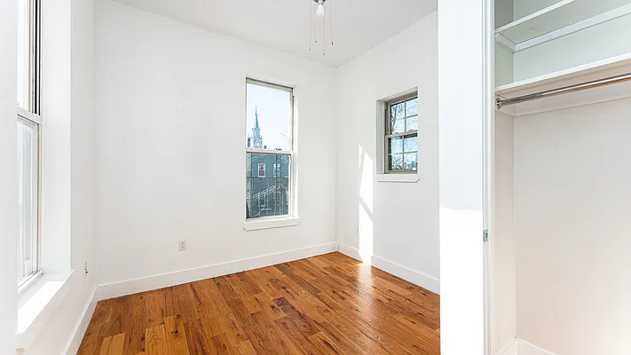 Rented by Nooklyn NYC LLC | media 43