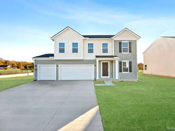 54822 Heron Cir, Chesterfield, MI 48047