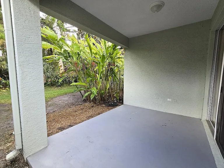 1463 SE Tidewater Pl — Photo 33