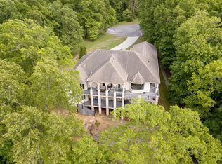 519 Pointview Dr, Florence, AL 35634