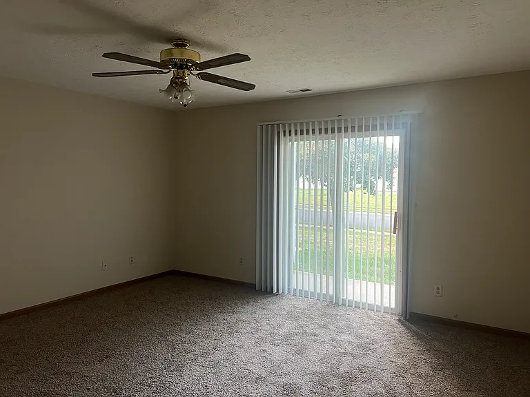 110 Bridgewater Ct #4 — Photo 8