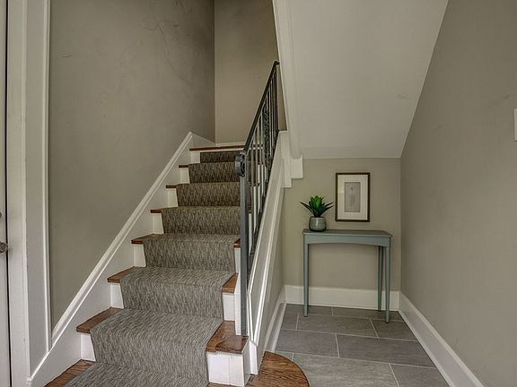 3rd image of 1009 Jackson Rd APT 3
