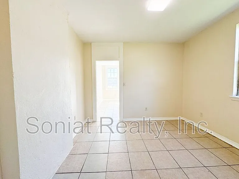 2215 N Galvez St — Photo 3