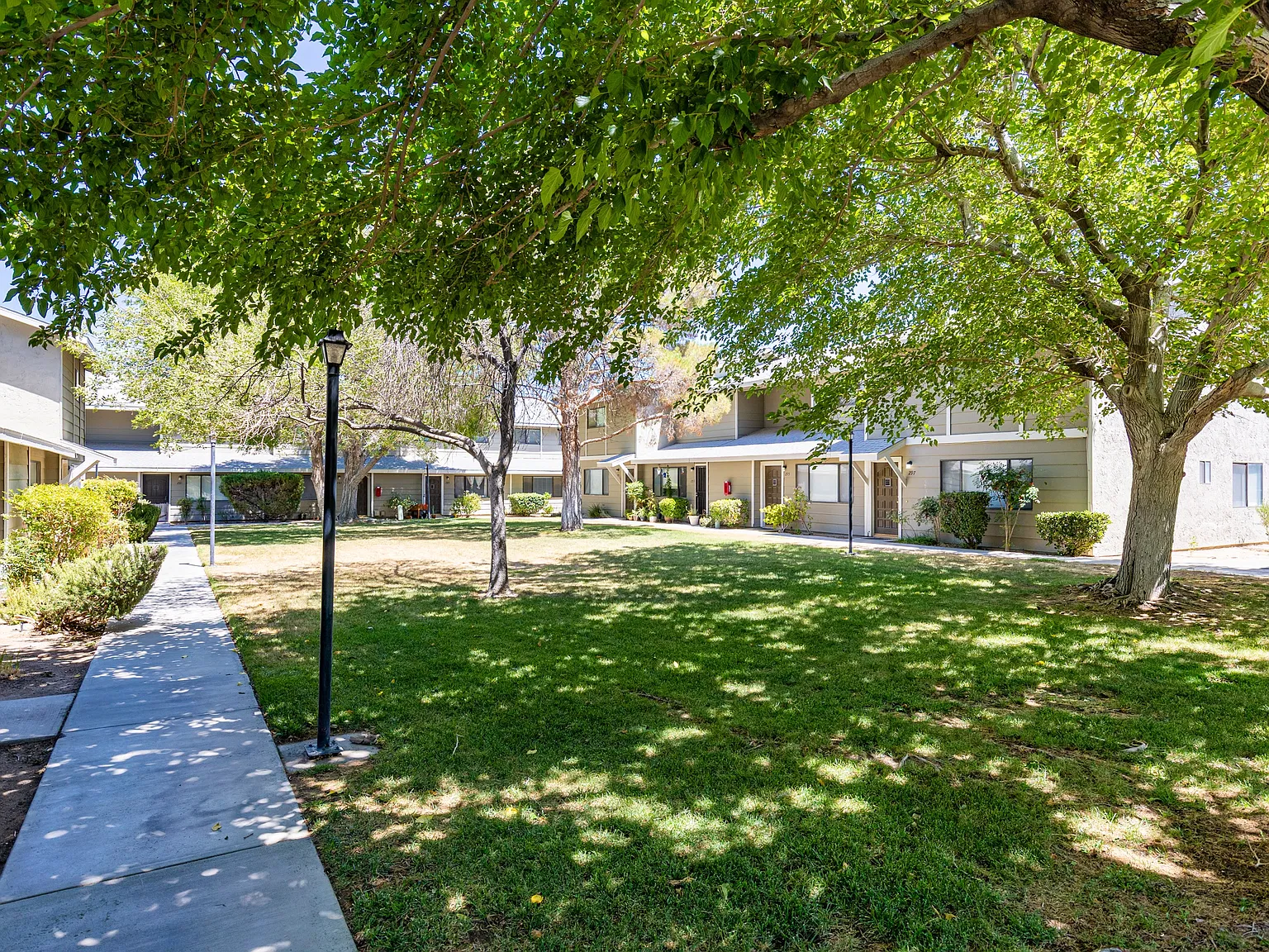 3 bed, 2.5 bath, 1305 sqft, $1,650 — Photo 4