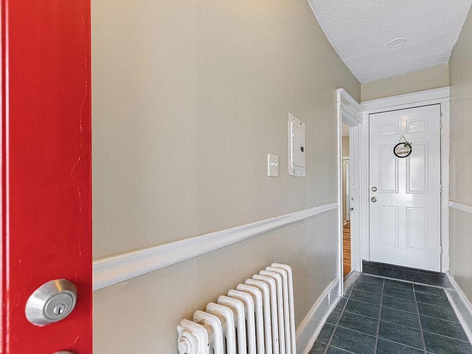 Hallway to apartment