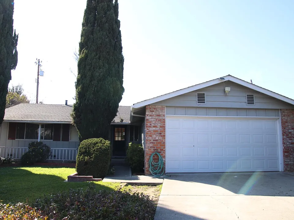 5968 Friar Ct
