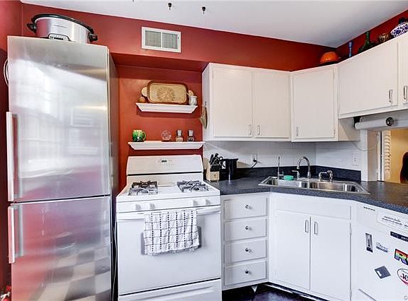3rd image of 407 N Hamilton St APT D