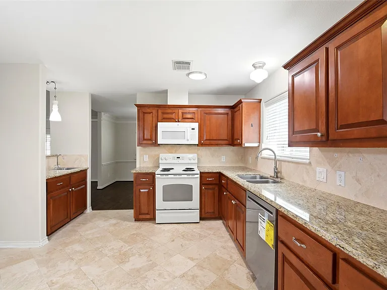 1702 Fantasy Woods Dr — Photo 14