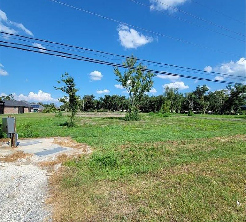 2nd image of 3049 Highway 306
