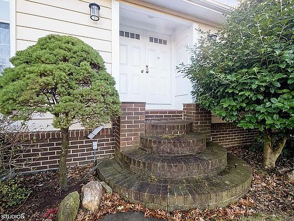 4th image of 204 Douglass Ave