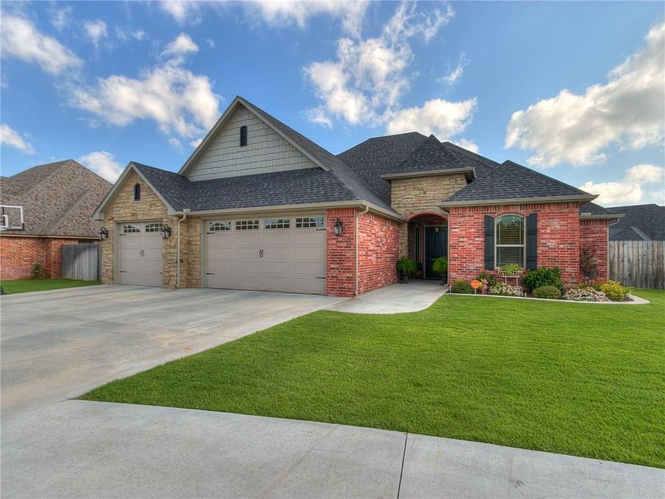 1st image of 1400 Crimson Dr