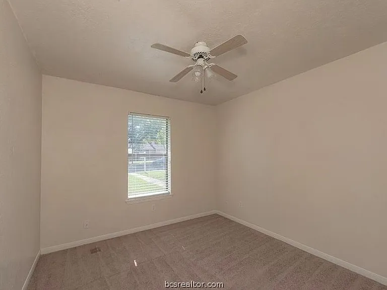 2515 Hickory Dr — Photo 10