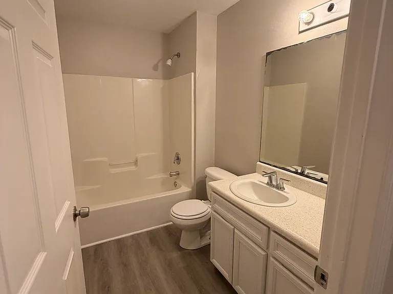2525 Hartsfield Rd #4 — Photo 9