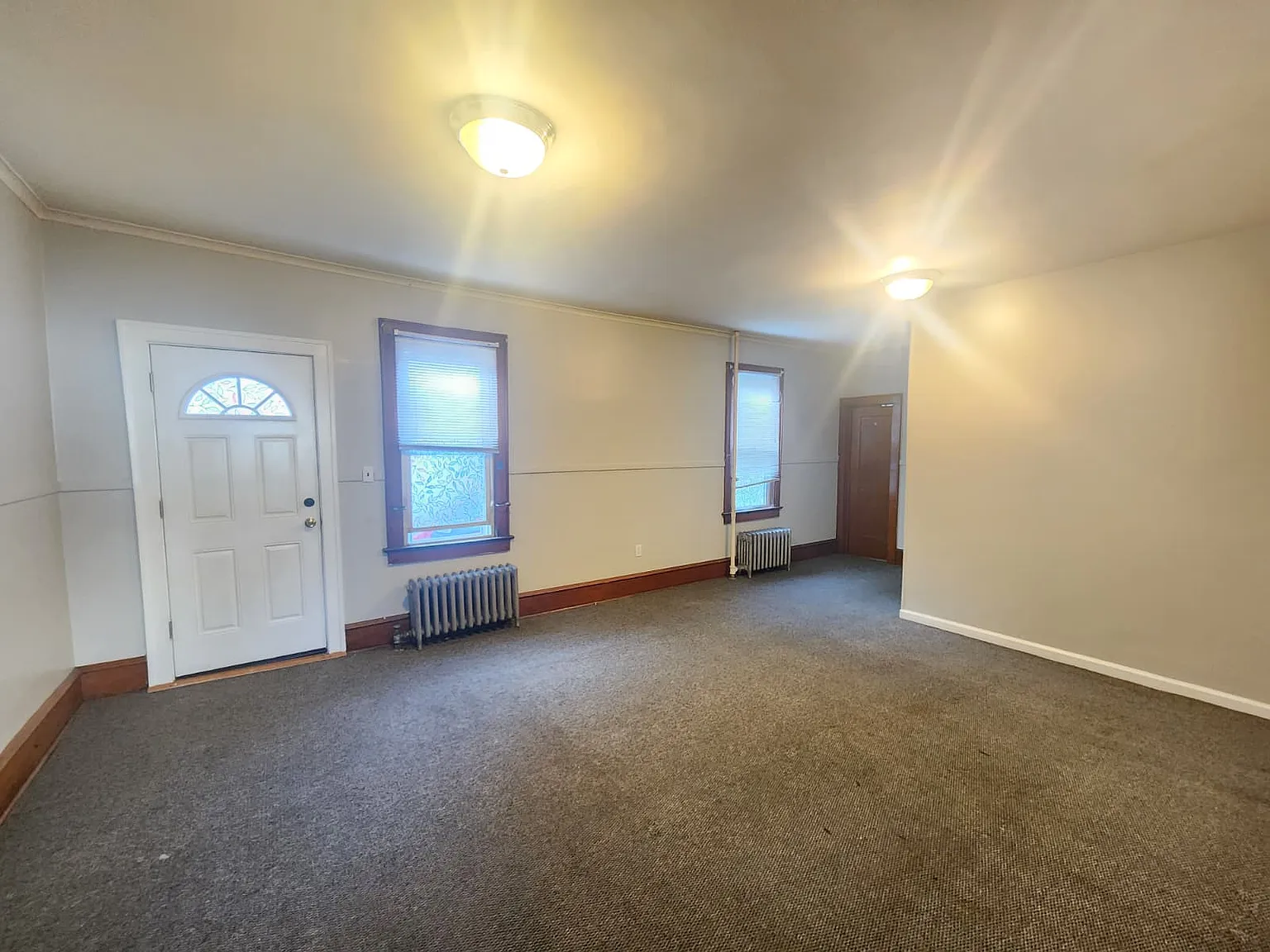 5 bed, 3194 sqft, $1,745 — Photo 2