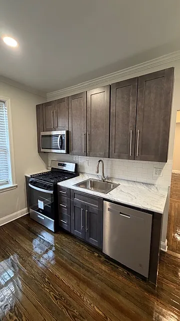 28 Duncan Ave Apartments — Photo 1