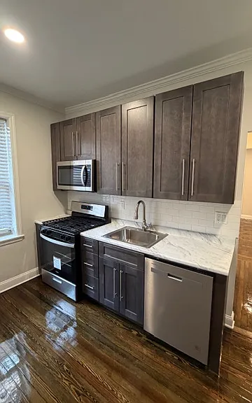28 Duncan Ave Apartments — Photo 1