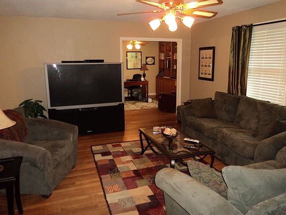4th image of 1210 W Lee Ave