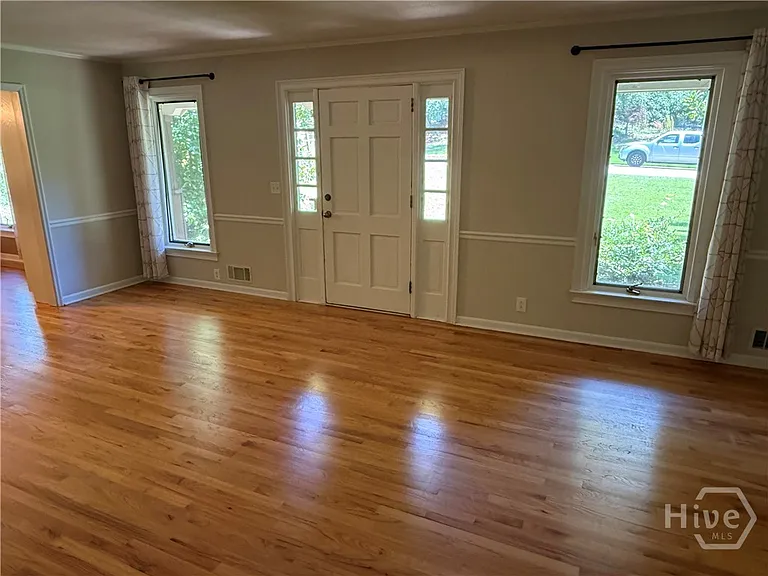 292 Tara Way — Photo 4