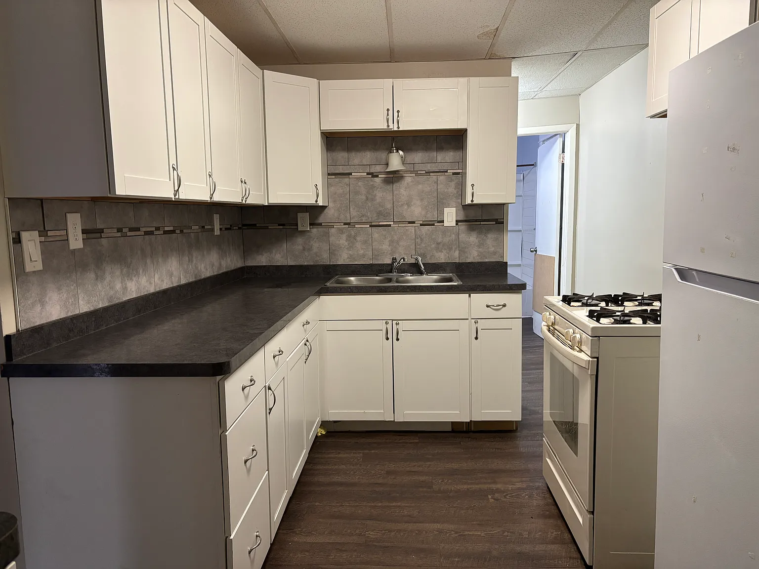 3 bed, 1100 sqft, $1,600 — Photo 3