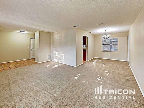 5th image of 727 Forest Glen Ct