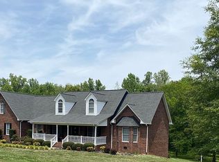 136 Sweetwater Ln, Mooresboro, NC 28114